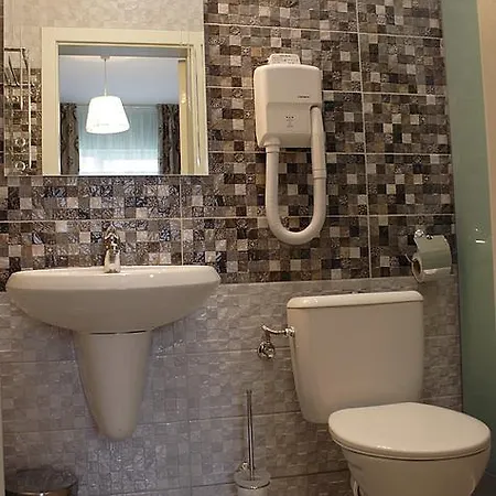 Avenue Hotel 3*